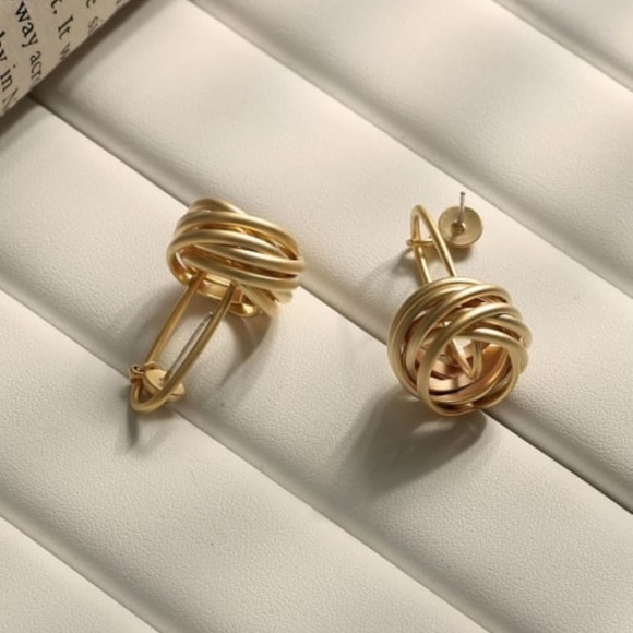 Gold Earrings - Picture 2 of 4